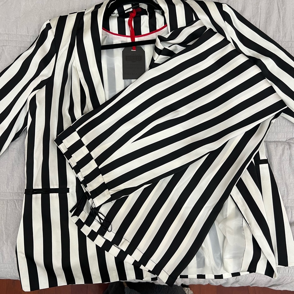 Chic Black and White Striped suit